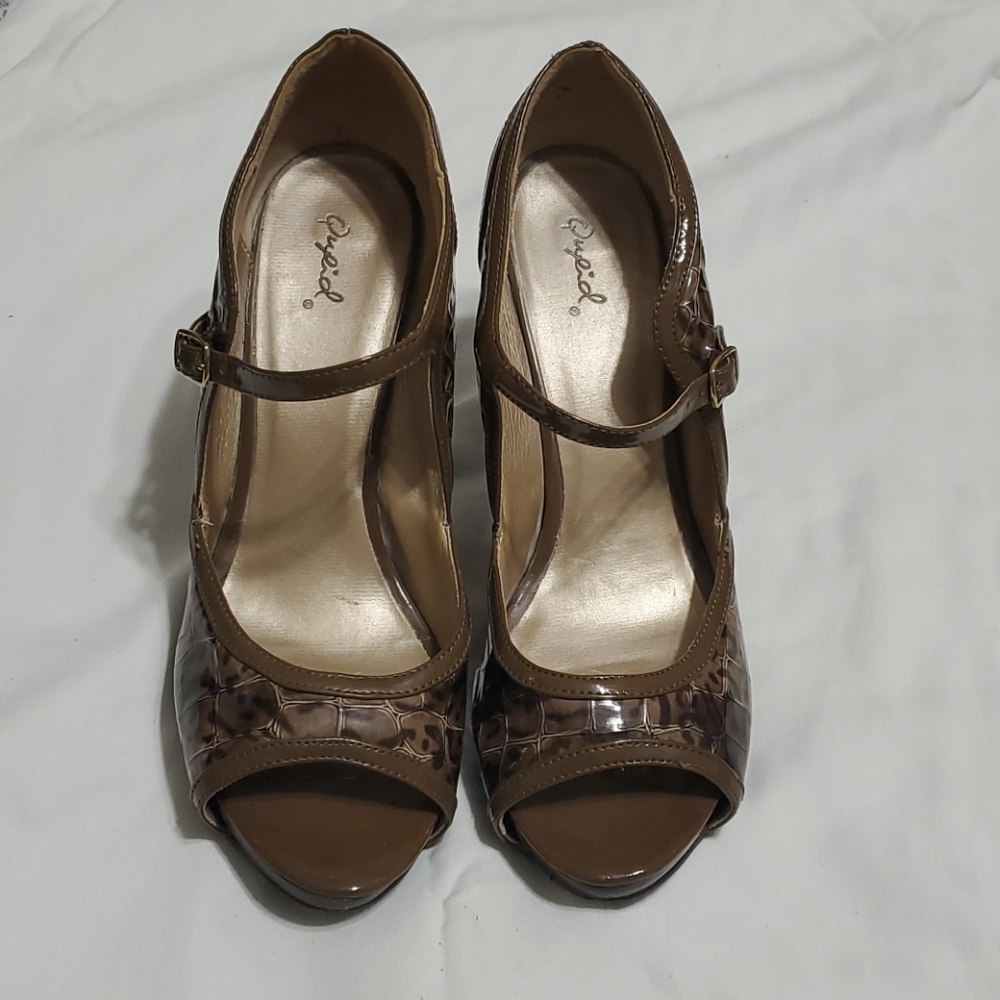QUPID BROWN OPEN-TOE HEEL SIZE 10